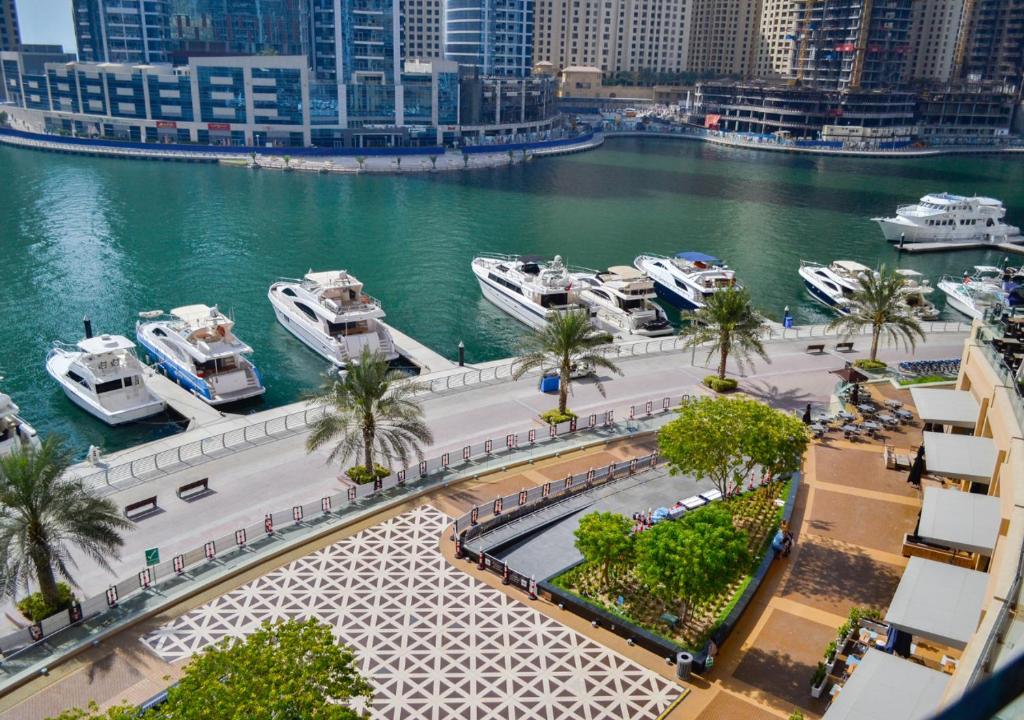 Luxury Villa in Dubai Marina